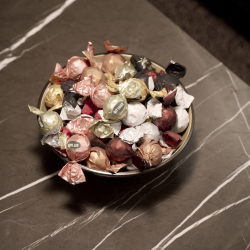 Luksus chokoladekugler r&oslash;d m/m&oslash;rk &amp; marcipancreme