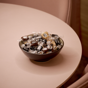 Karameller med label med mandelsmag