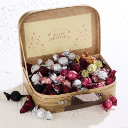 Gavekuffert mellem m/luksus chokoladekuglemix 1000g - HAPPY EASTER