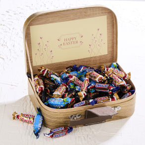 Gavekuffert mellem m/miniaturemix 780g - HAPPY EASTER